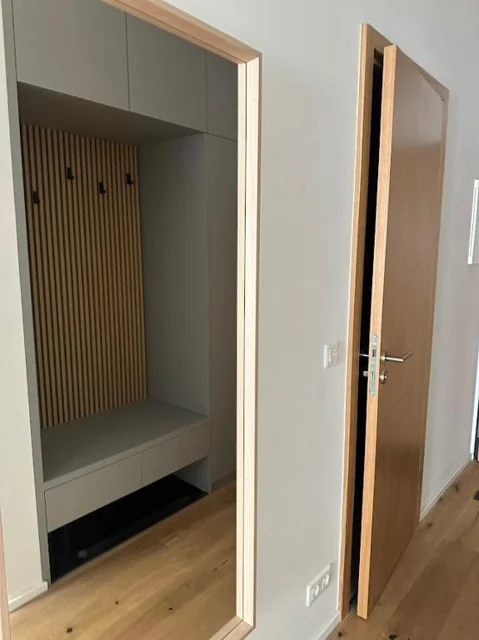 Předsíň apartmánu 201
